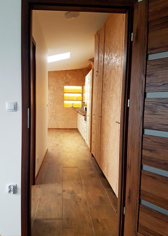 Flowers In The Attic Apartment *